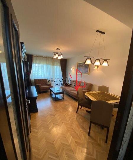 Unirii, stradal, 2 camere,